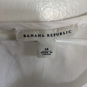 Women’s white shirt sleeve blouse